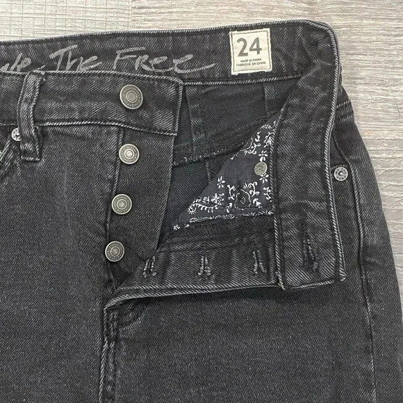 We The Free People Denim Frayed Cut Off Shorts size 24 Bermuda Button Fly Boho - Picture 13 of 16